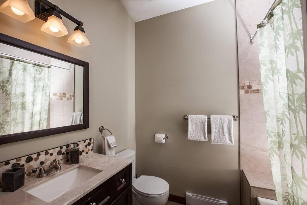 The Best 2 Bedrooms Suite In Revelstoke! Exterior photo