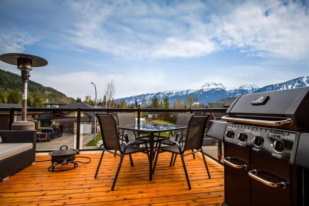 The Best 2 Bedrooms Suite In Revelstoke! Exterior photo