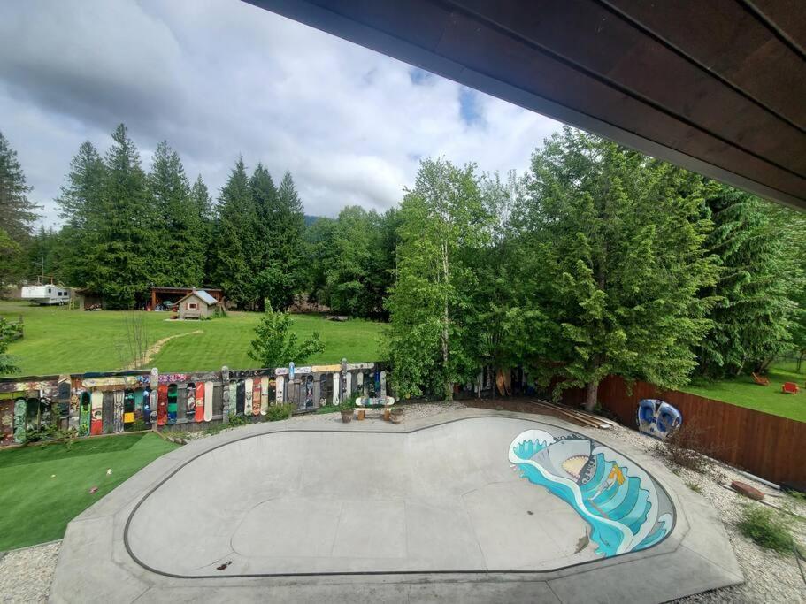 The Best 2 Bedrooms Suite In Revelstoke! Exterior photo