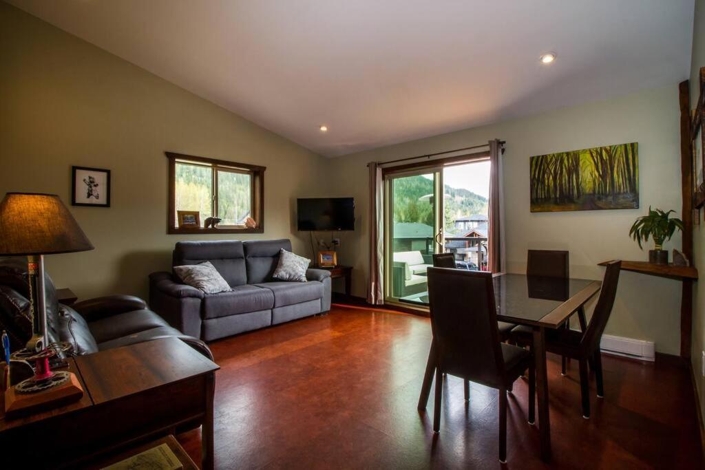 The Best 2 Bedrooms Suite In Revelstoke! Exterior photo