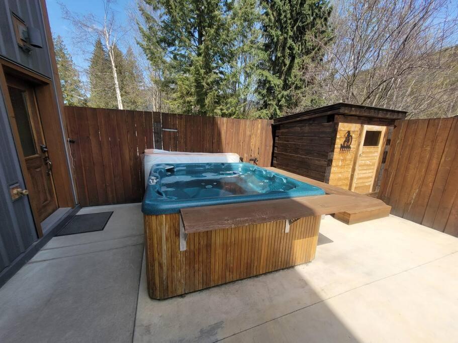 The Best 2 Bedrooms Suite In Revelstoke! Exterior photo