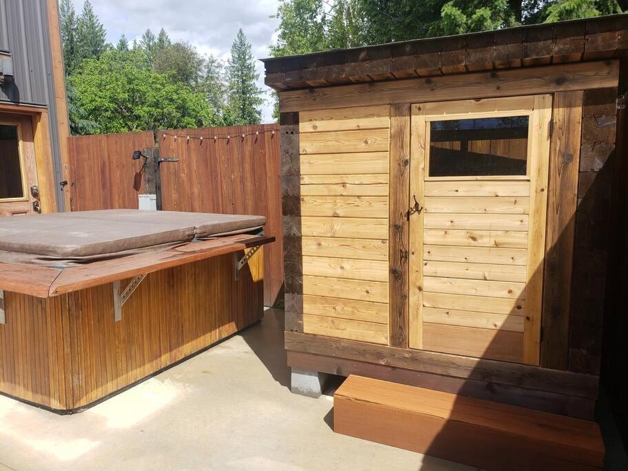 The Best 2 Bedrooms Suite In Revelstoke! Exterior photo