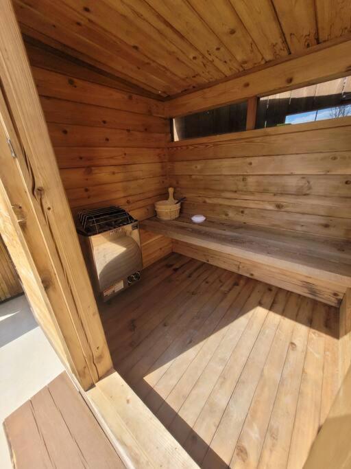 The Best 2 Bedrooms Suite In Revelstoke! Exterior photo